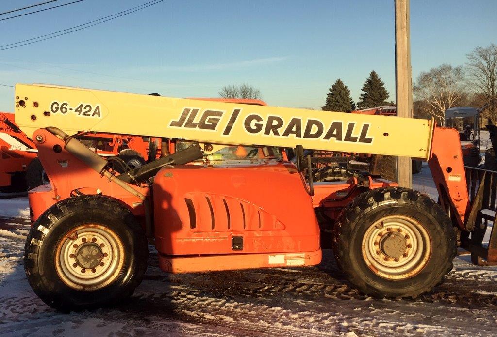 new-used-telehandlers-for-sale-skytrak-telehandlers-jlg